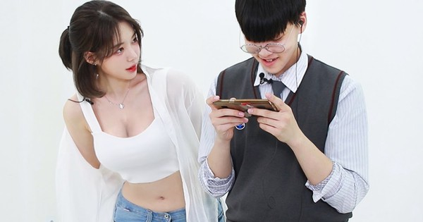 Đo độ tập trung của nam giới bằng cách chơi game khi bị gái xinh “mời gọi”, YouTuber thu được kết quả bất ngờ