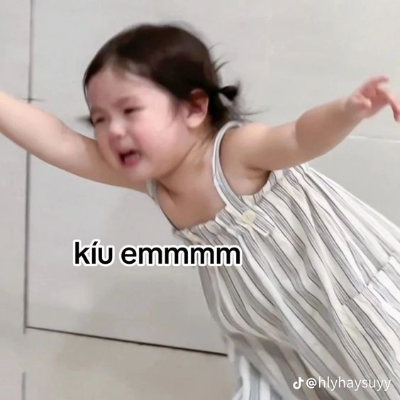 Full ảnh meme em bé cute, khóc, cười dễ thương nhất MXH