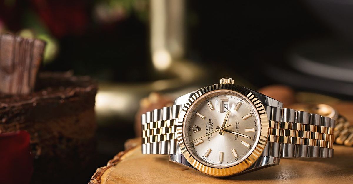 Giá đồng hồ Rolex chính hãng là bao nhiêu tiền? Bảng giá 2023