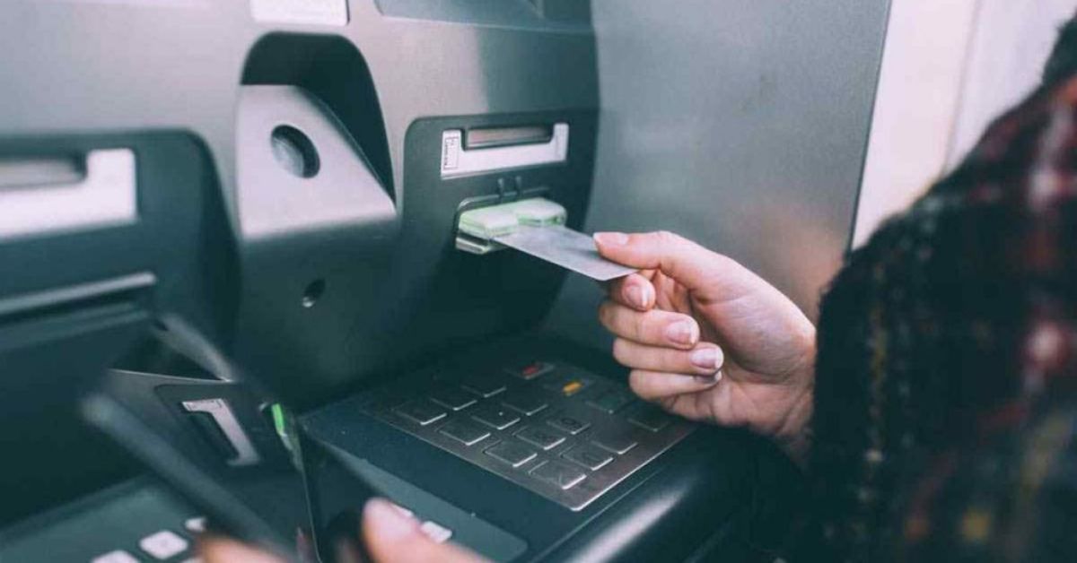 Hướng dẫn 2 cách rút tiền ATM cụ thể và chi tiết nhất