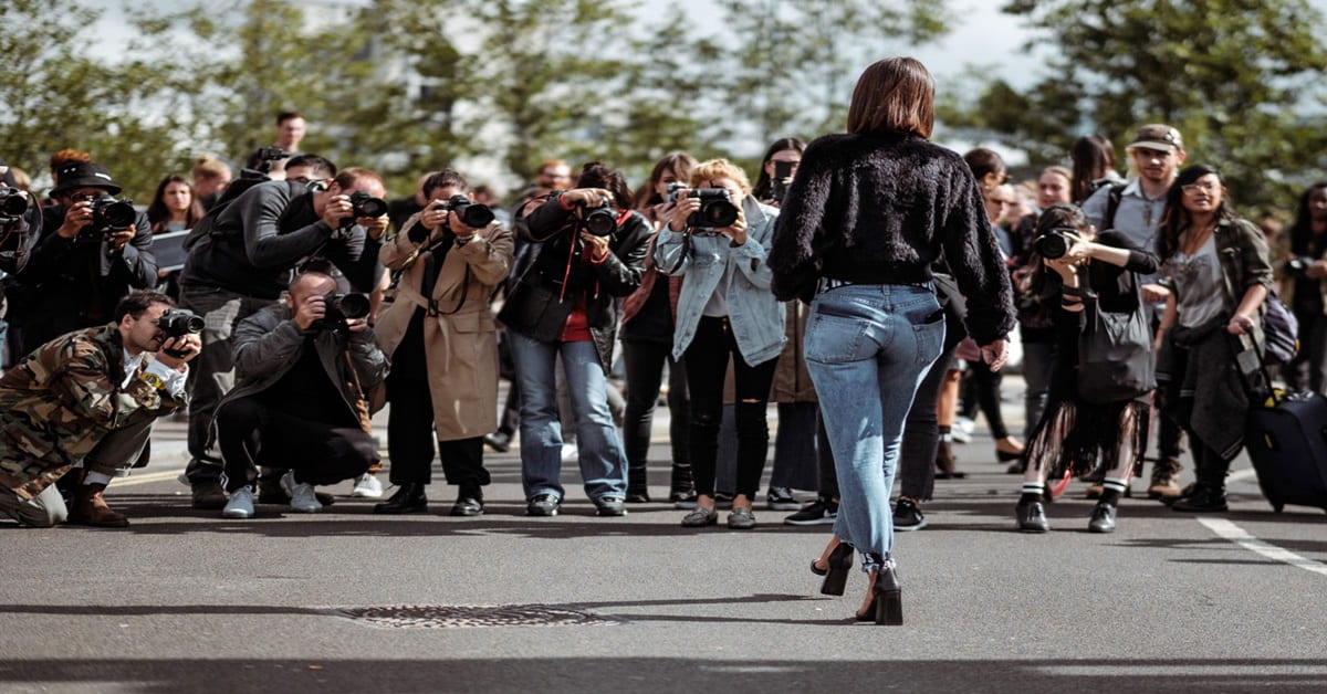 Paparazzi là gì? Nghề Paparazzi có nguy hiểm không?