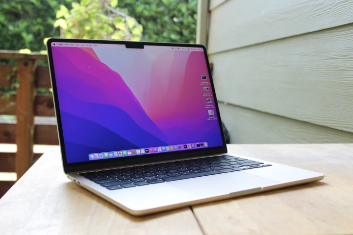 Review MacBook Air M2 (2022): Sự thay đổi từ A-Z