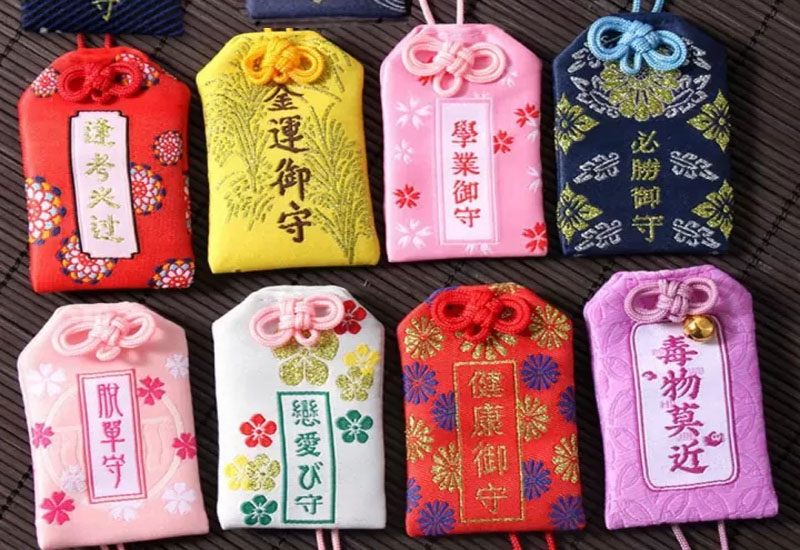 hình ảnh lá bùa may mắn omamori nhật