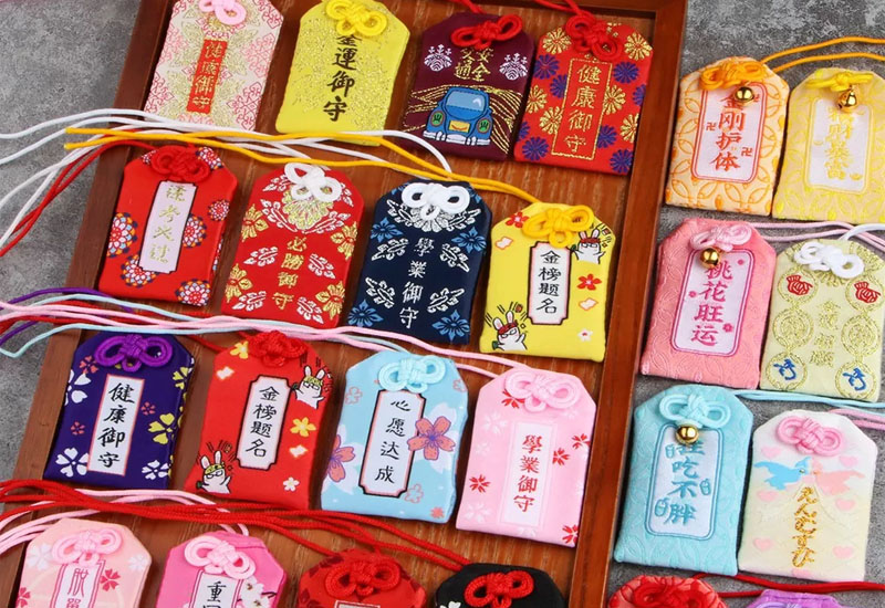 hình ảnh lá bùa may mắn omamori