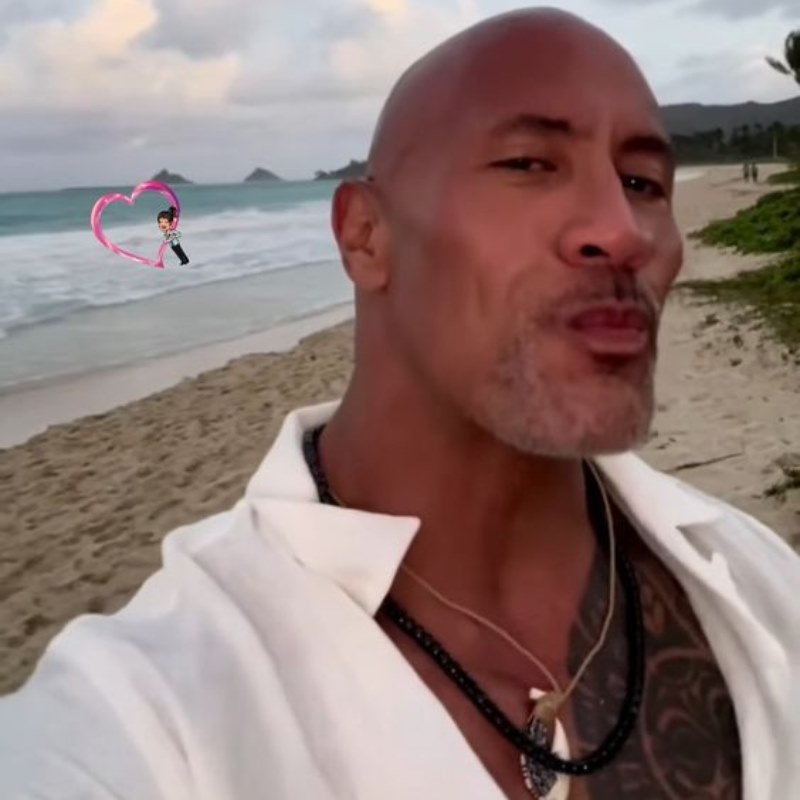 Meme The Rock đi biển