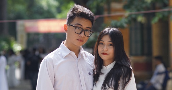 Couple sinh năm 2002 yêu nhau cuối cấp vẫn đạt điểm tổng kết trên 9 phẩy