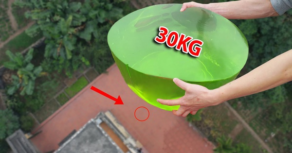 Học bà Tân Vlog, NTN nấu “thạch siêu to khổng lồ” nặng 30kg, rồi lại tiếp tục mang thả từ trên cao xuống khiến nhiều người phẫn nộ