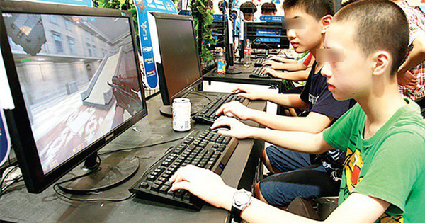 Nóng giận khi chơi game online, cậu nhóc 15 tuổi dùng dao đe dọa mẹ ruột