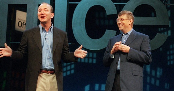 Điểm chung của Bill Gates và Jeff Bezos: Đều thích rửa bát