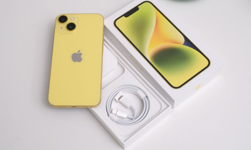 iPhone 14 màu vàng mang lại may mắn cho người mệnh Thổ