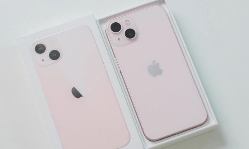 Màu hồng trên iPhone 13 là biểu tượng tinh thần cho người mệnh Thổ