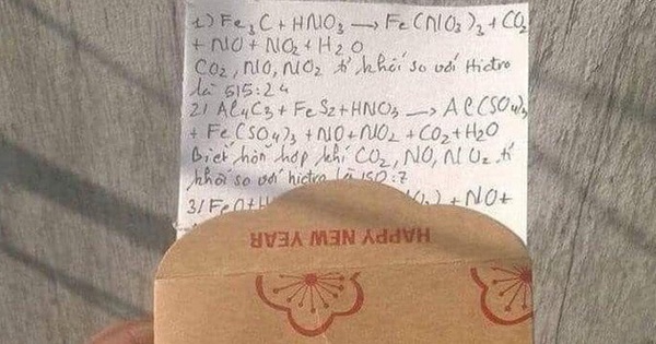 Khóc thét với chiếc lì xì ám ảnh đầu năm: Bên trong ghi dày đặc công thức, phương trình Hoá học khiến học trò không muốn nhận