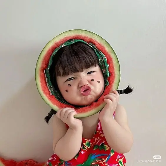 Các cô gái Avatar Kid đang cười, lan truyền niềm vui và năng lượng.