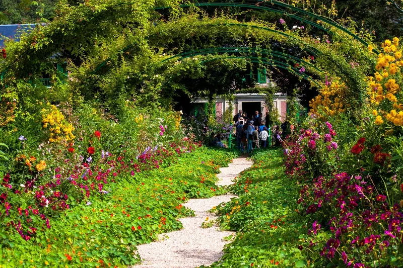 Hình ảnh của Bach Thao Garden trong ánh sáng mờ vào sáng sớm.