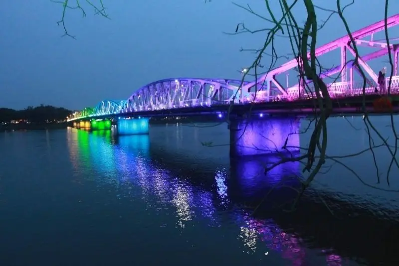 Ảnh đẹp của Huong River là điểm nổi bật của thủ đô cổ đại