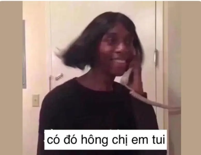 Meme tiếng Anh đen lắng nghe điện thoại