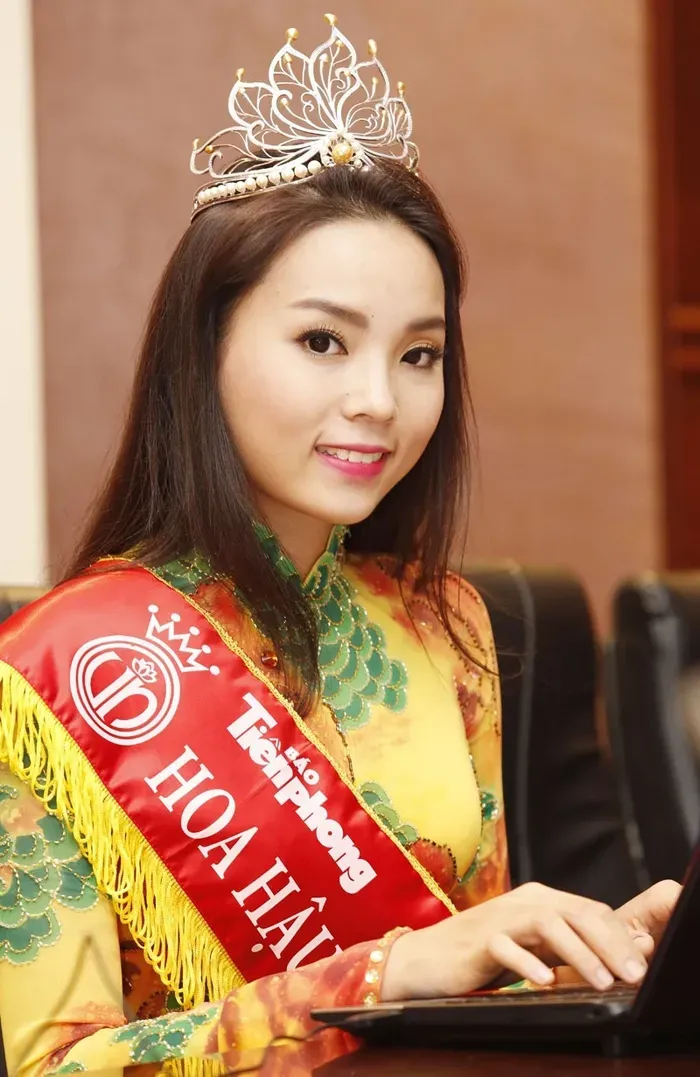 Cô Nguyen Cao Ky Duyen với vẻ đẹp thanh lịch