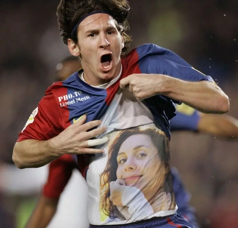 Messi meme khoe chiếc áo sơ mi hài hước và độc đáo của anh ấy