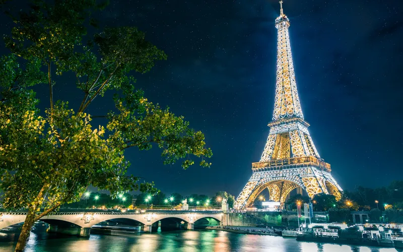 Hình nền tháp Eiffel vào ban đêm, sự lựa chọn tinh tế cho thiết bị