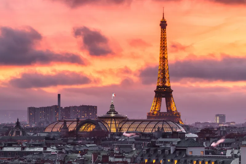 Khám phá vẻ đẹp của Tháp Eiffel đêm qua