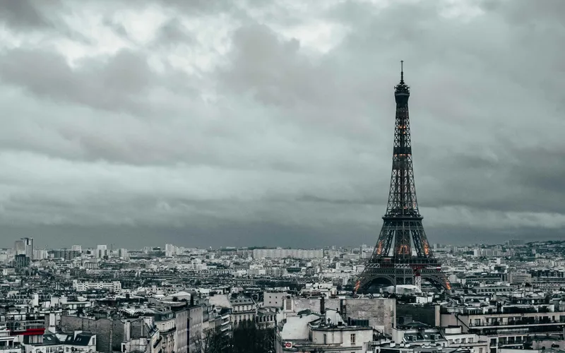 Hình nền tháp Eiffel lãng mạn, hoàn hảo cho không gian ngọt ngào