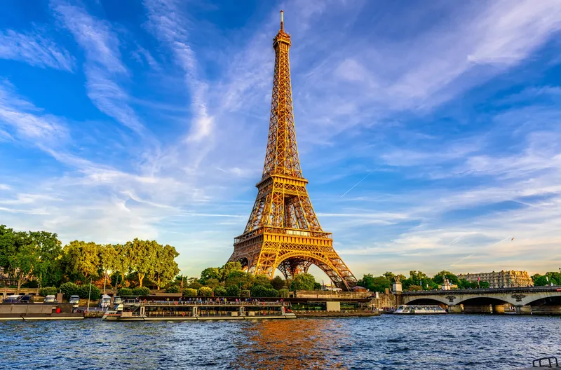 Hình nền Tháp Eiffel lãng mạn, sự lựa chọn hoàn hảo cho những ngày đặc biệt