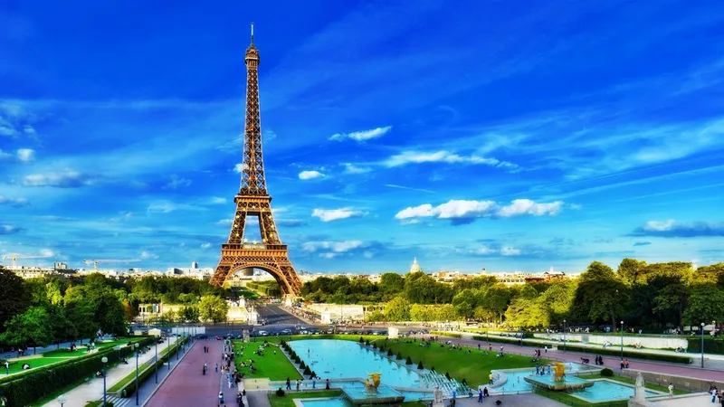 Hình nền Tháp Eiffel lãng mạn, vì linh hồn của nghệ thuật tình yêu