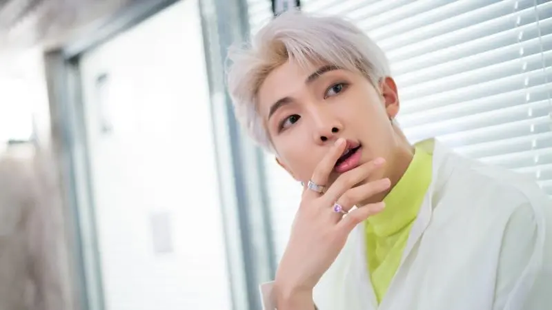 Rm bts đôi mắt chân thành