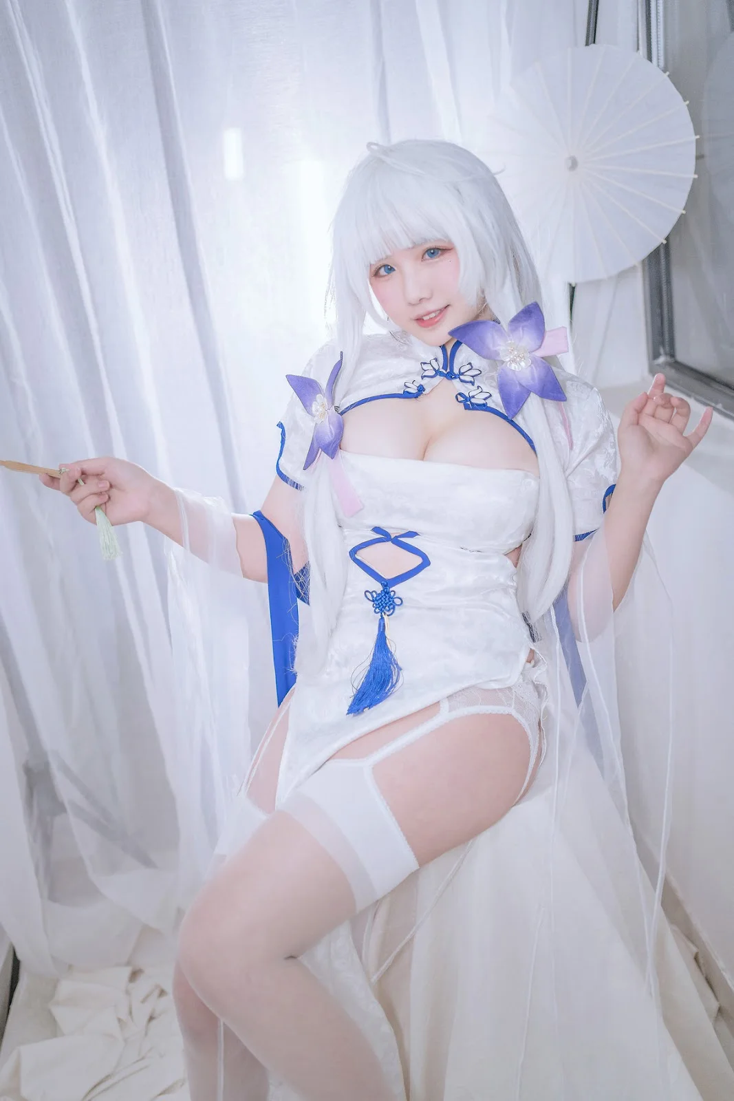 Cảm nhận sức mạnh trong cô gái cosplay liên minh.