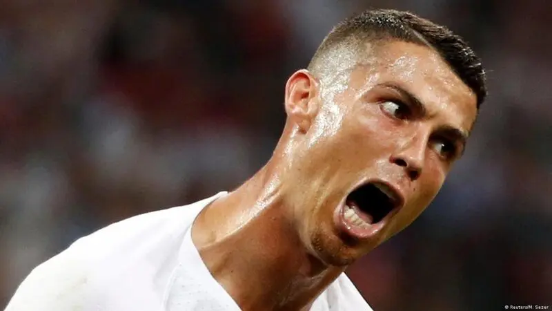 Meme ronaldo với biểu hiện hài kịch không thể cưỡng lại