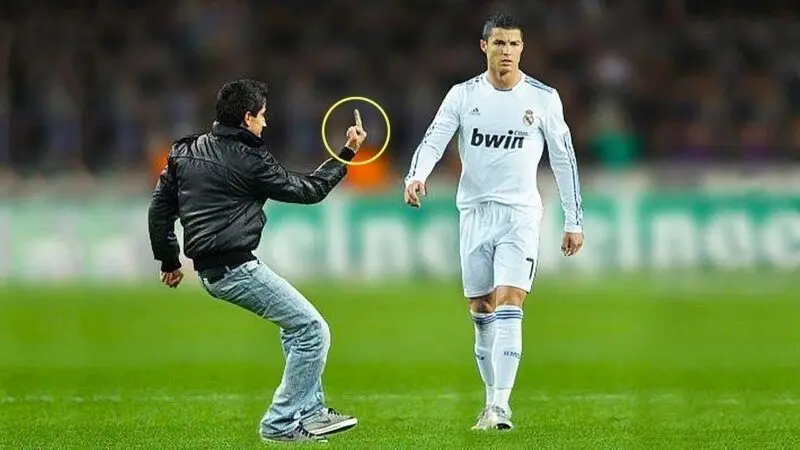 Meme ronaldo bị khiêu khích vui vẻ