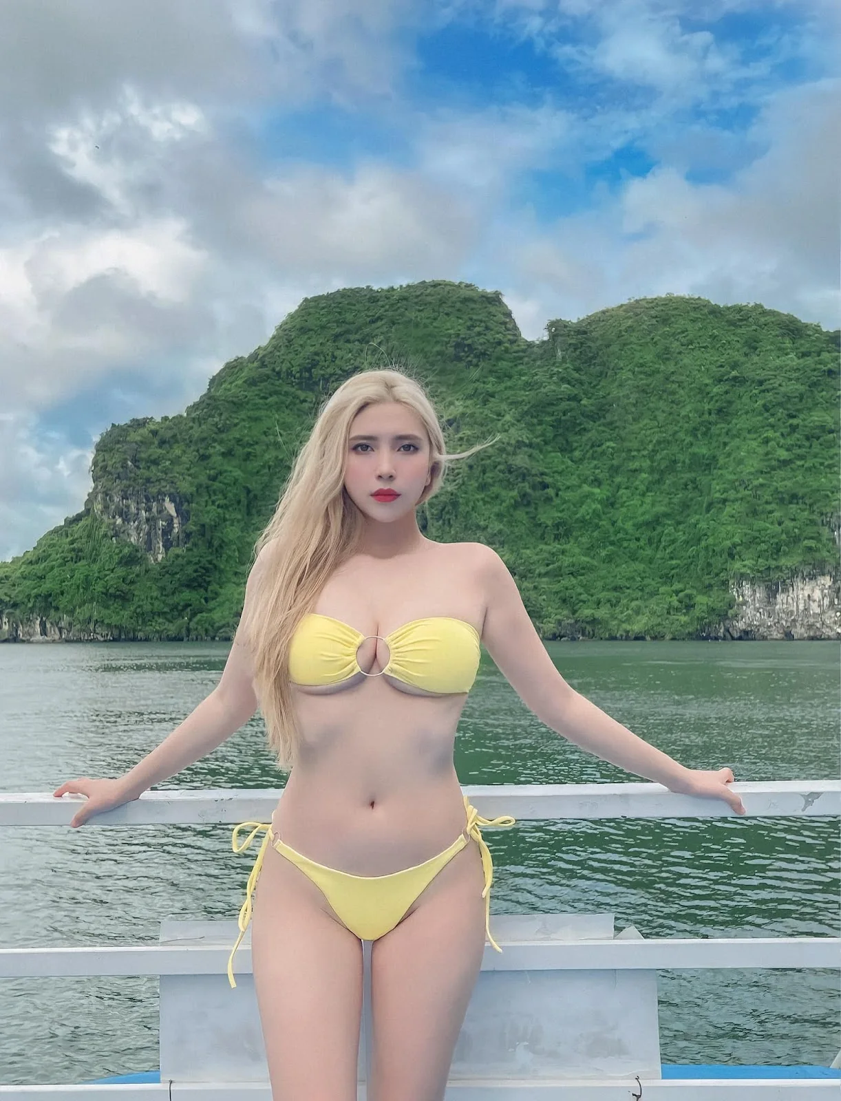 Hãy nhìn vào bức ảnh cô gái bikini xinh đẹp hôm nay!