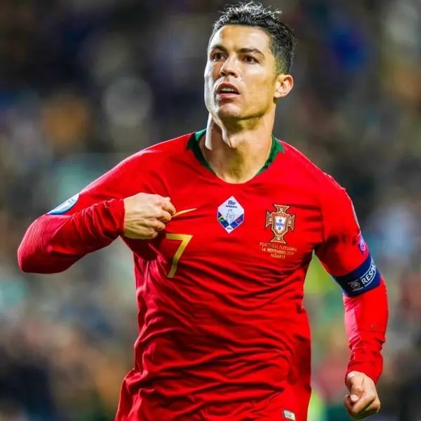 Ronaldo đẹp trai của sân