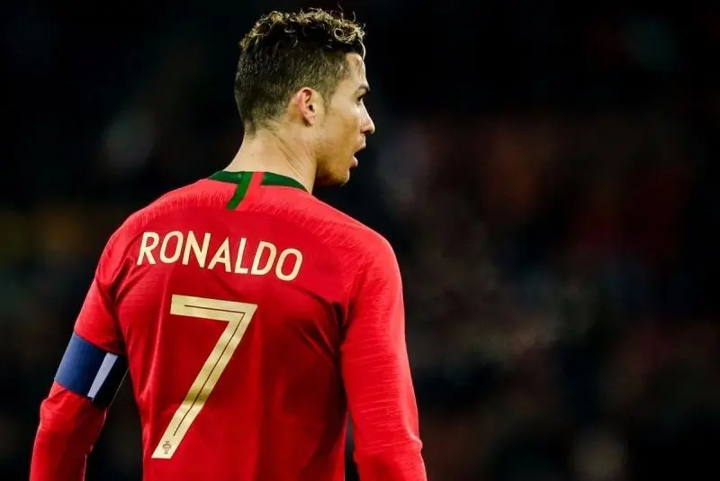 Ronaldo đẹp trai trong một khoảnh khắc nổi bật