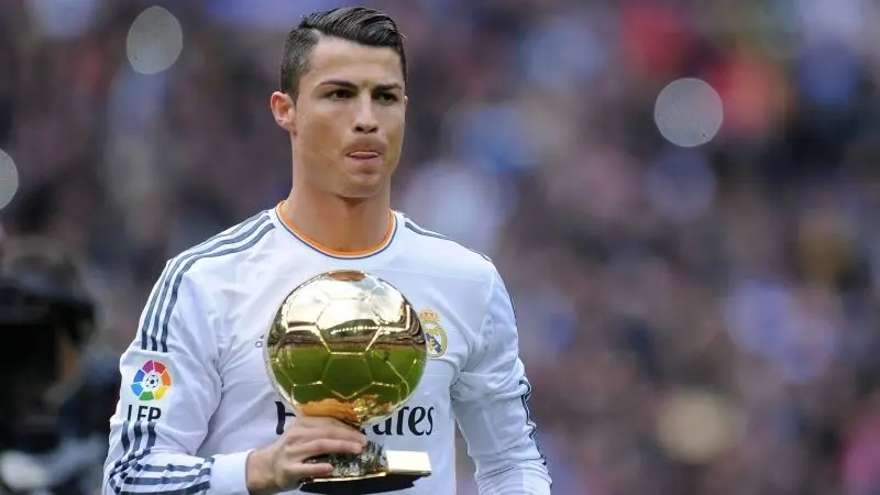 Ronaldo đẹp trai trong từng chi tiết