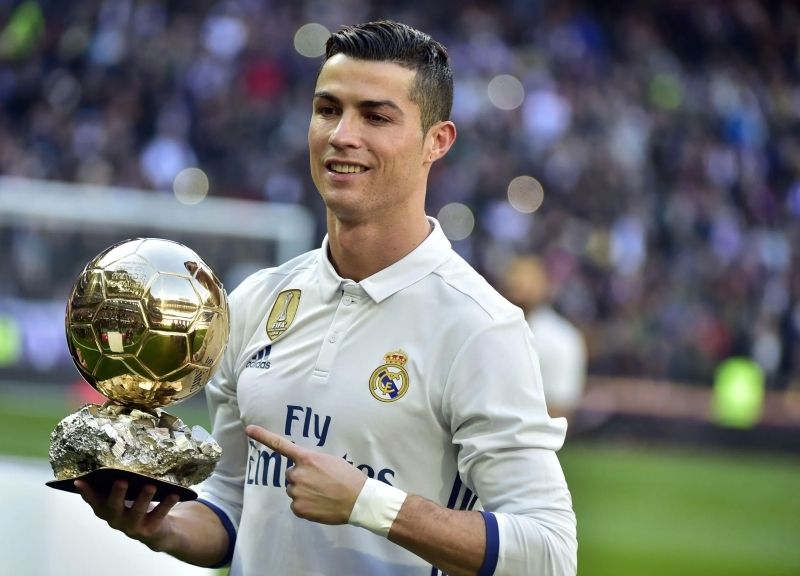 Ronaldo đẹp trai với ánh mắt sâu