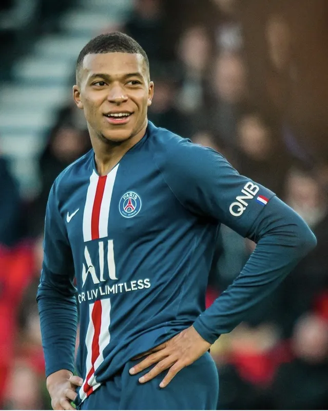 Ảnh của Mbappe đẹp trai trên sân