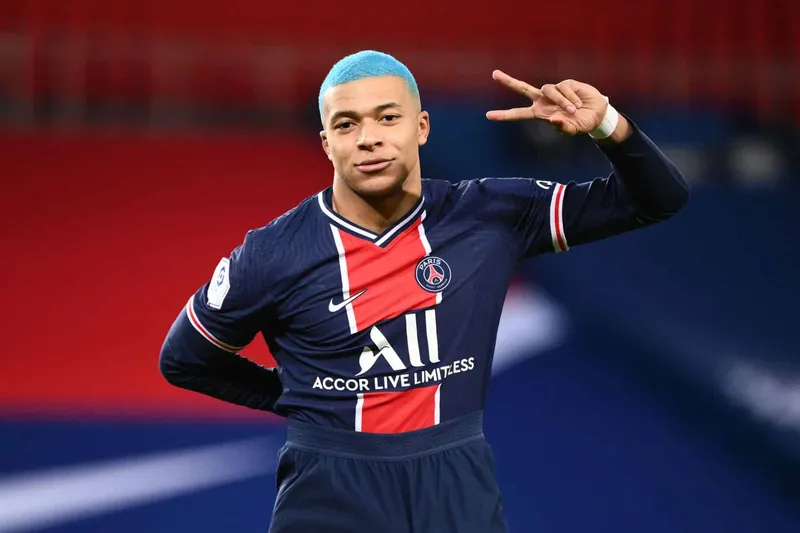 MBAPPE đẹp trai tự tin ở mọi góc độ