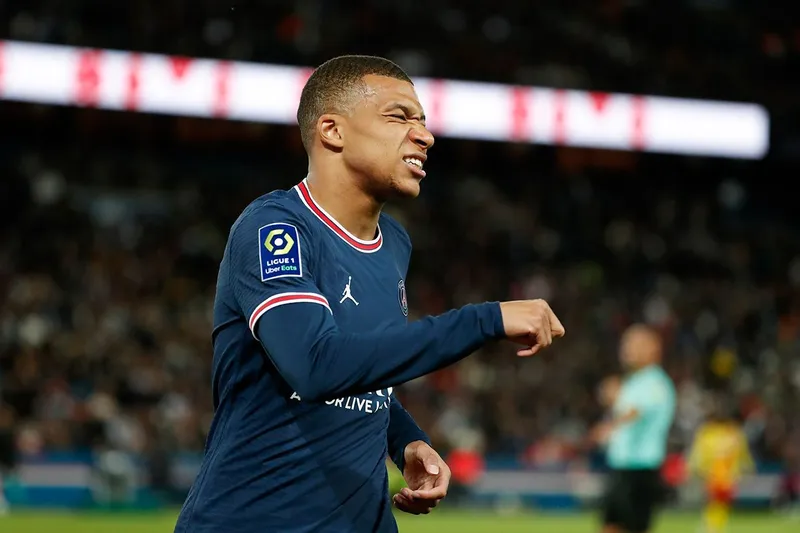 Khám phá vẻ đẹp lôi cuốn của Mbappe