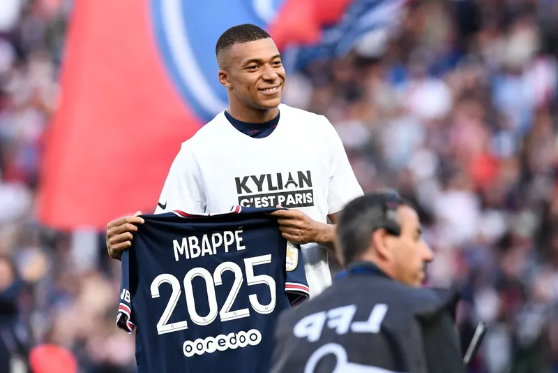 Mbappe đẹp trai thu hút mọi khoảnh khắc hoàn hảo