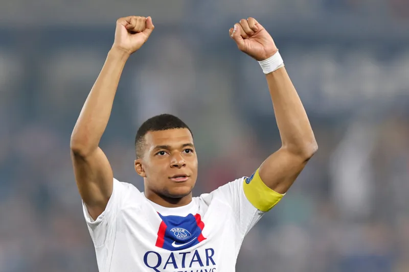 Mbappe đẹp trai và đôi mắt hấp dẫn