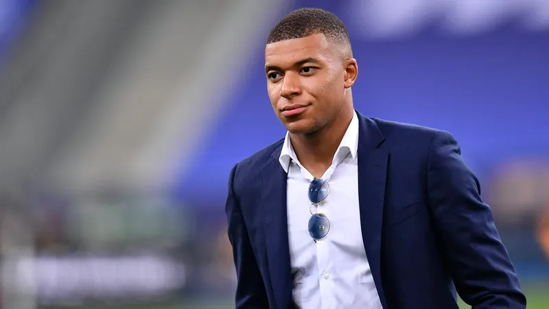 Sự xuất hiện đẹp trai của Mbappe qua mọi góc