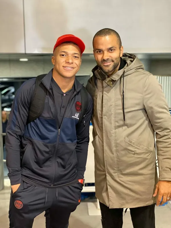 MBAPPE đẹp trai nổi bật trên sân