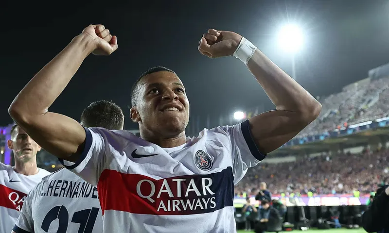 Sự xuất hiện đẹp trai của Mbappe qua mọi góc