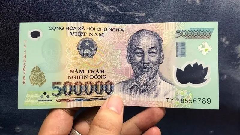 Hình ảnh hóa đơn 500K trong ánh sáng tự nhiên