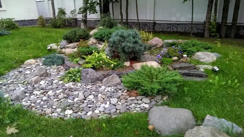 Natural beautiful rockery is the ideal choice for those who love nature.