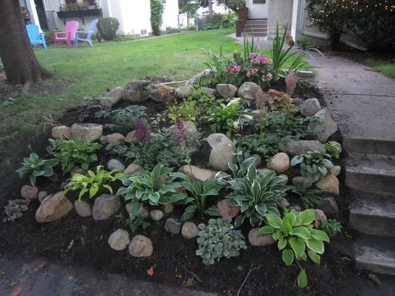 The rockery is naturally beautiful, the symbol of peace and luck.