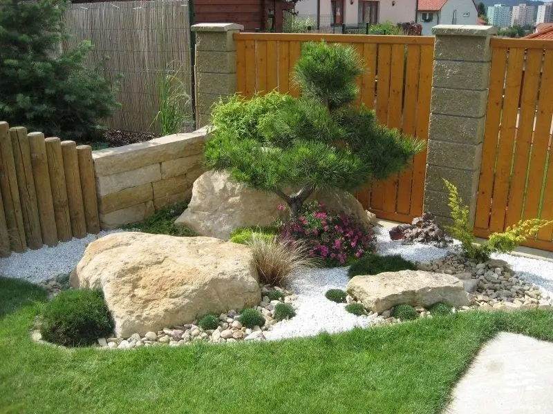 The beautiful natural rockery brings peaceful living space for every family.