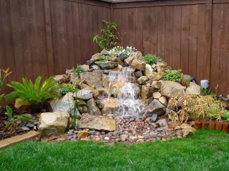 The landscape of the rockery is naturally beautiful, evoking the rustic beauty that is attractive.