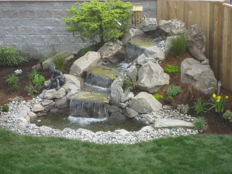 The rockery is naturally beautiful, the choice for Zen -style lovers.